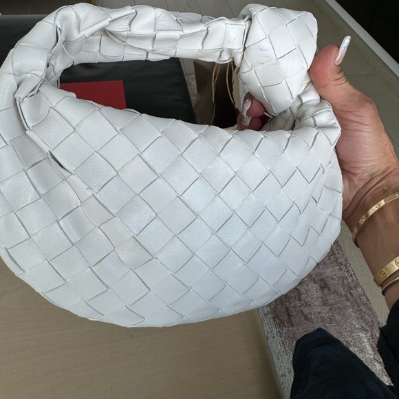 BOTTEGA VENETA
Mini Leather Jodie Bag
Zip fastening
Single top handle - Picture 3 of 12